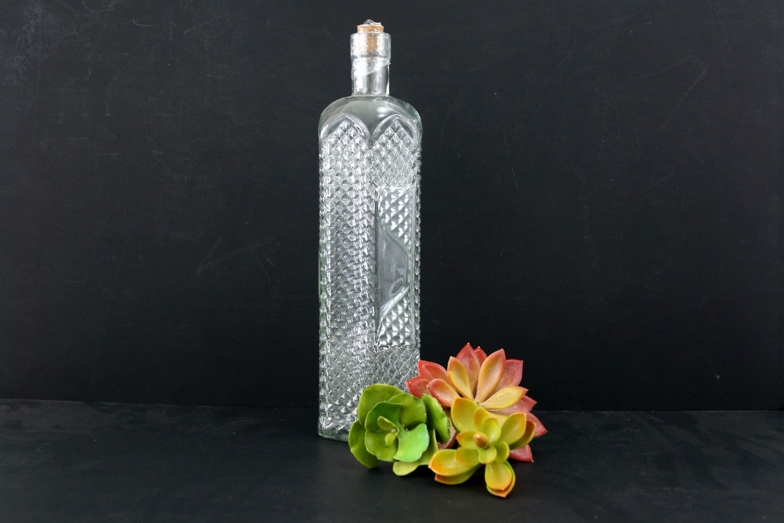 Decmode Traditional Decorative Glass Bottle